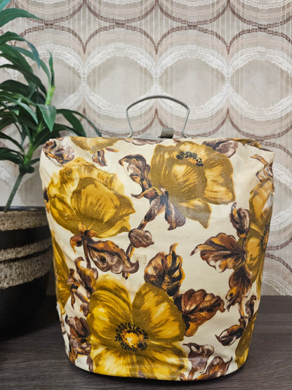 Vintage theebeurs met knip goudbruine bloemen