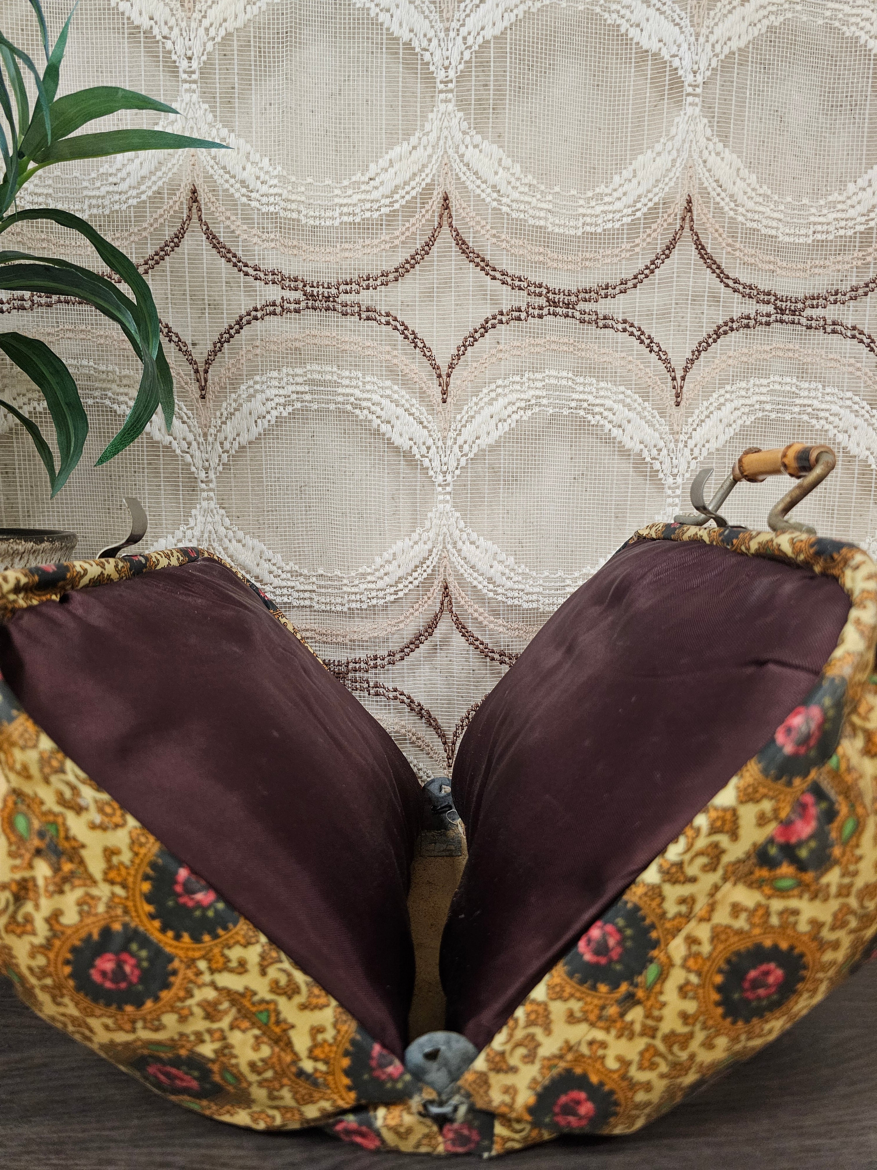 Vintage theebeurs met knip rozenmotief bamboe handvat