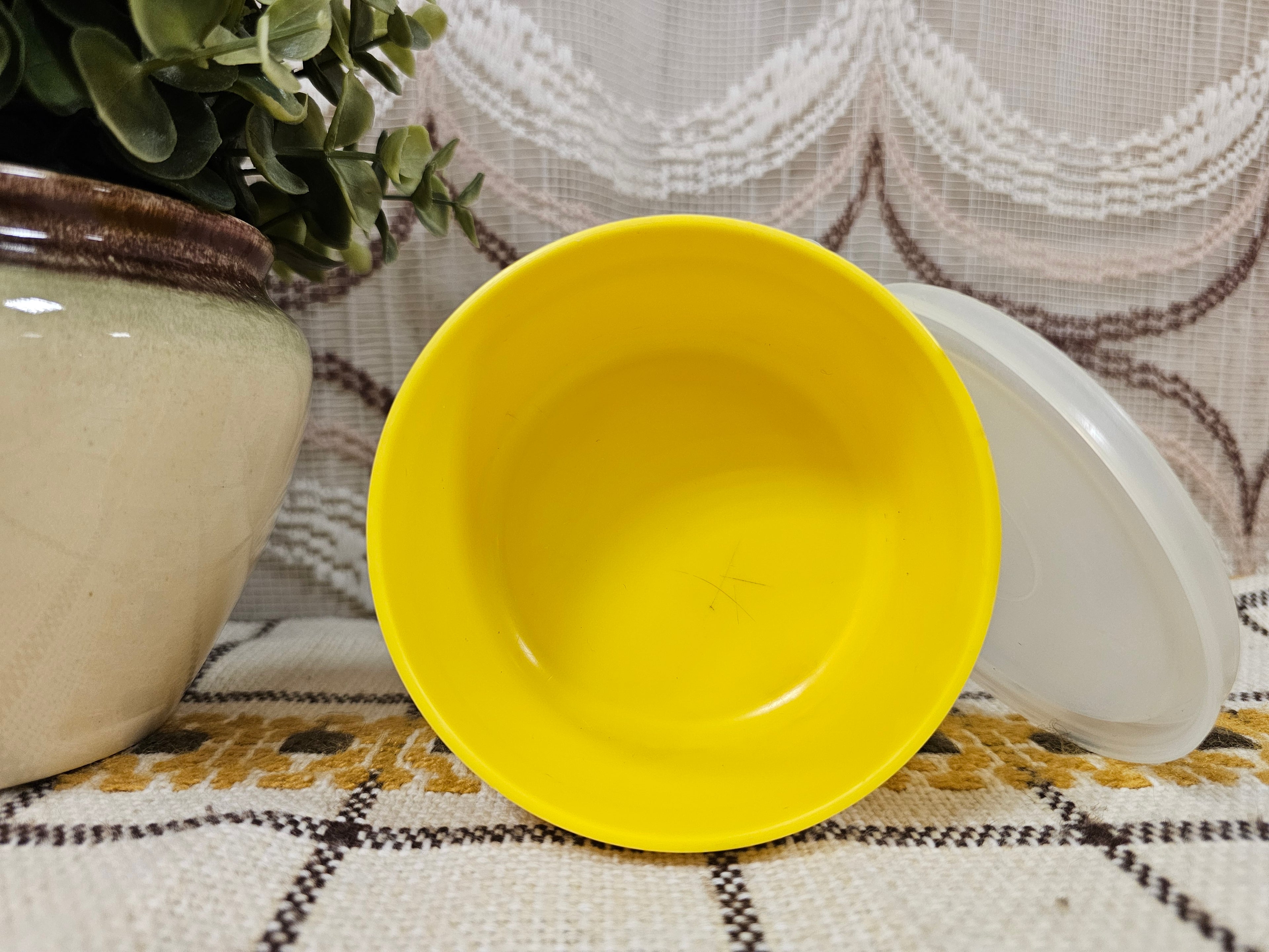 Tupperware bakje rond geel 9,5 cm