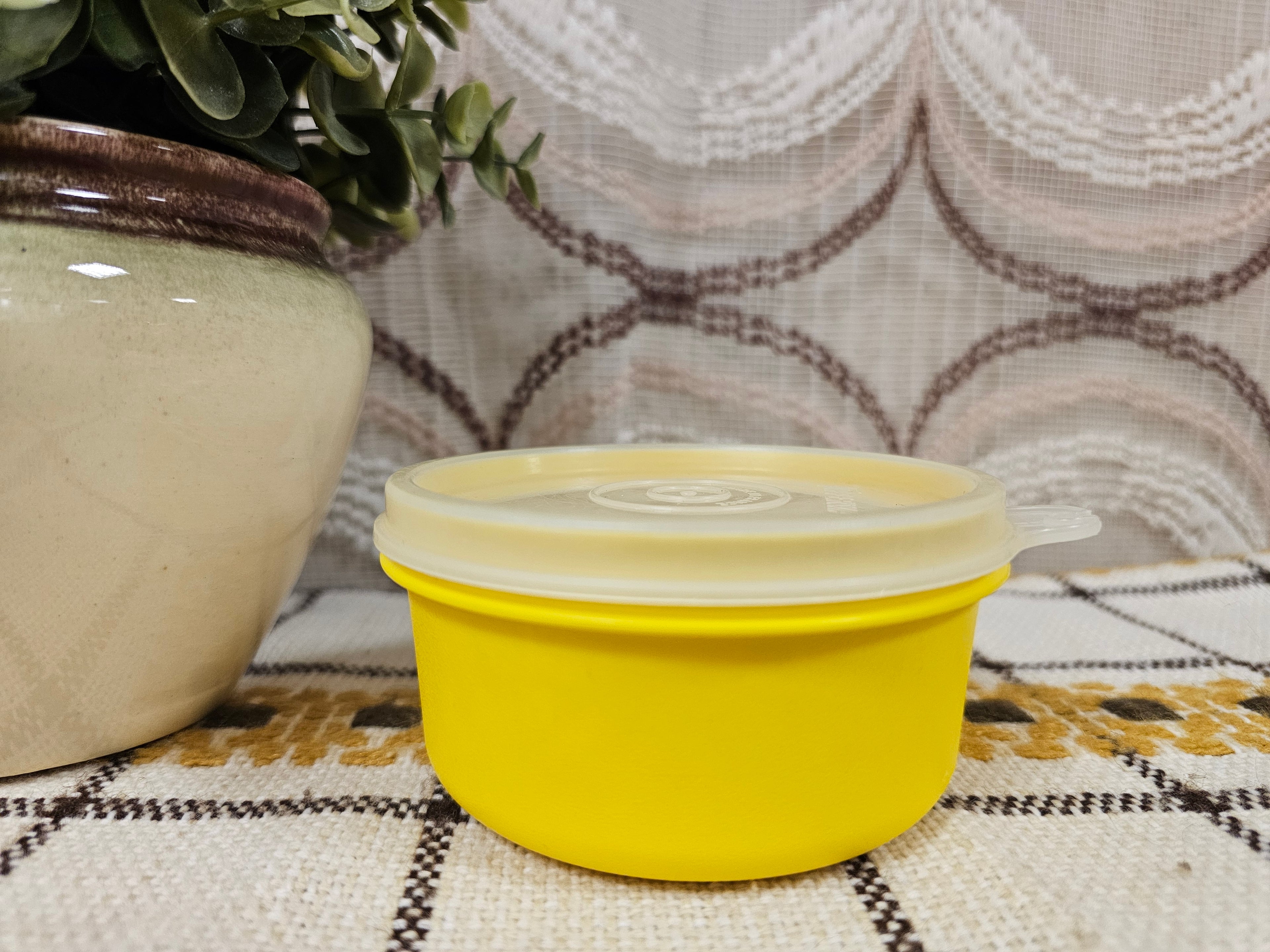 Tupperware bakje rond geel 9,5 cm