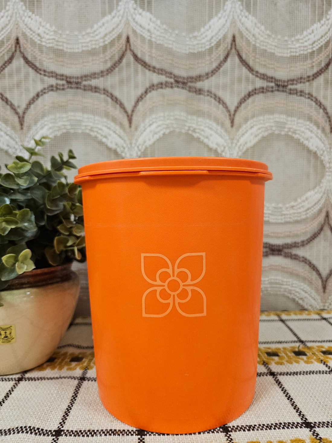 Tupperware voorraadbus oranje met sterdeksel – Ø 15,5 cm x 19