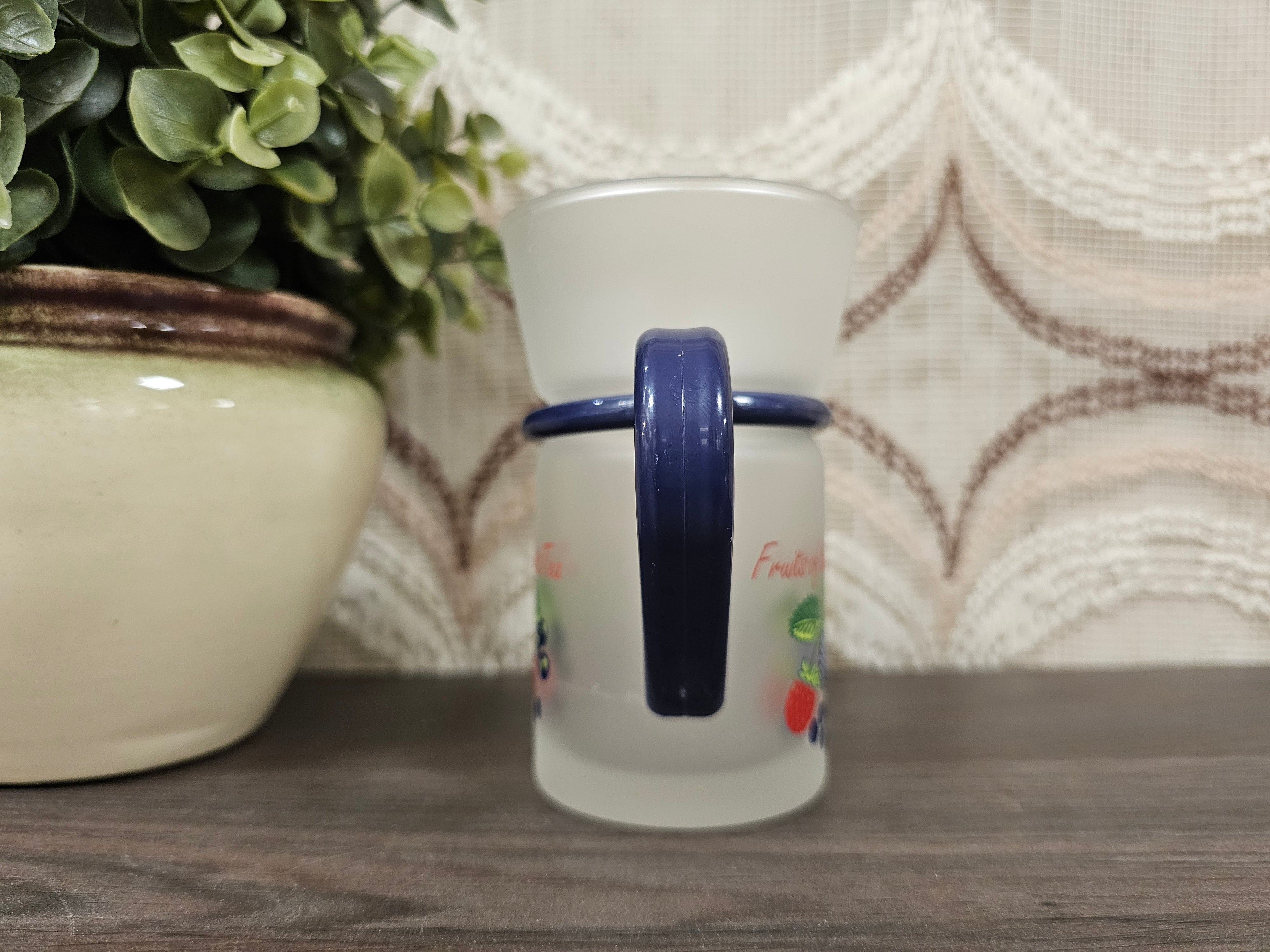 Thee beker matglas bosvruchten