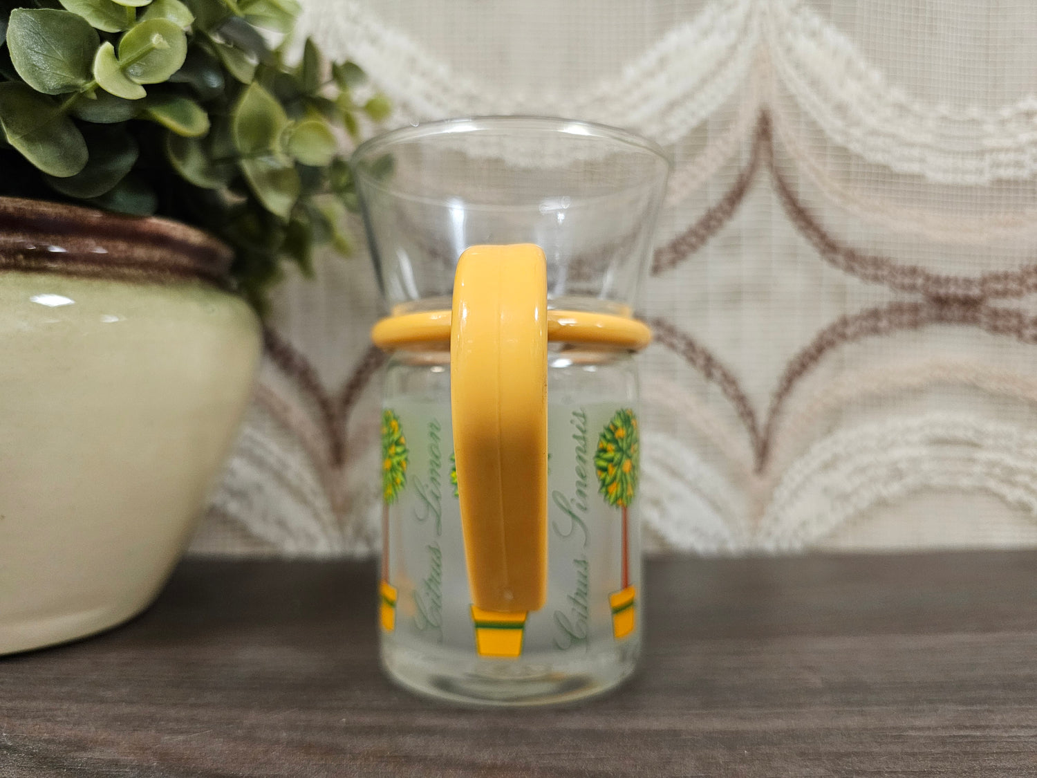 Vintage theebeker Citrus Limon met geel oor