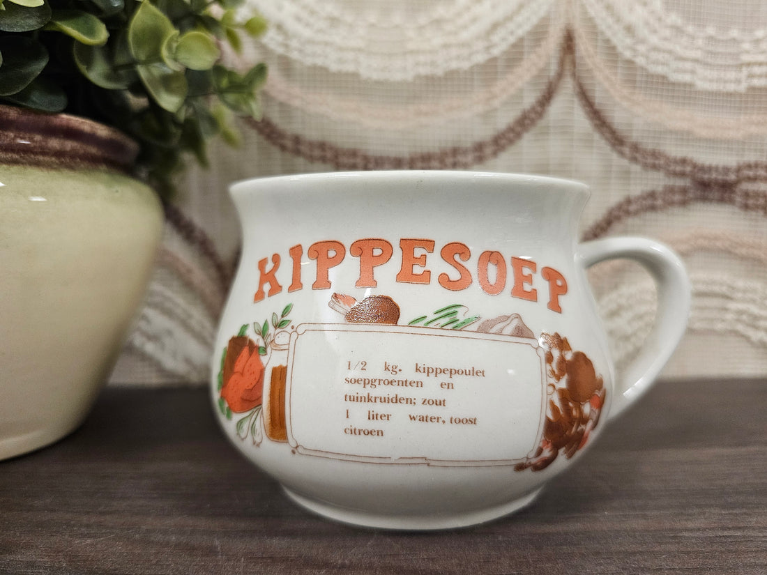 Vintage witte soepkom kippesoep