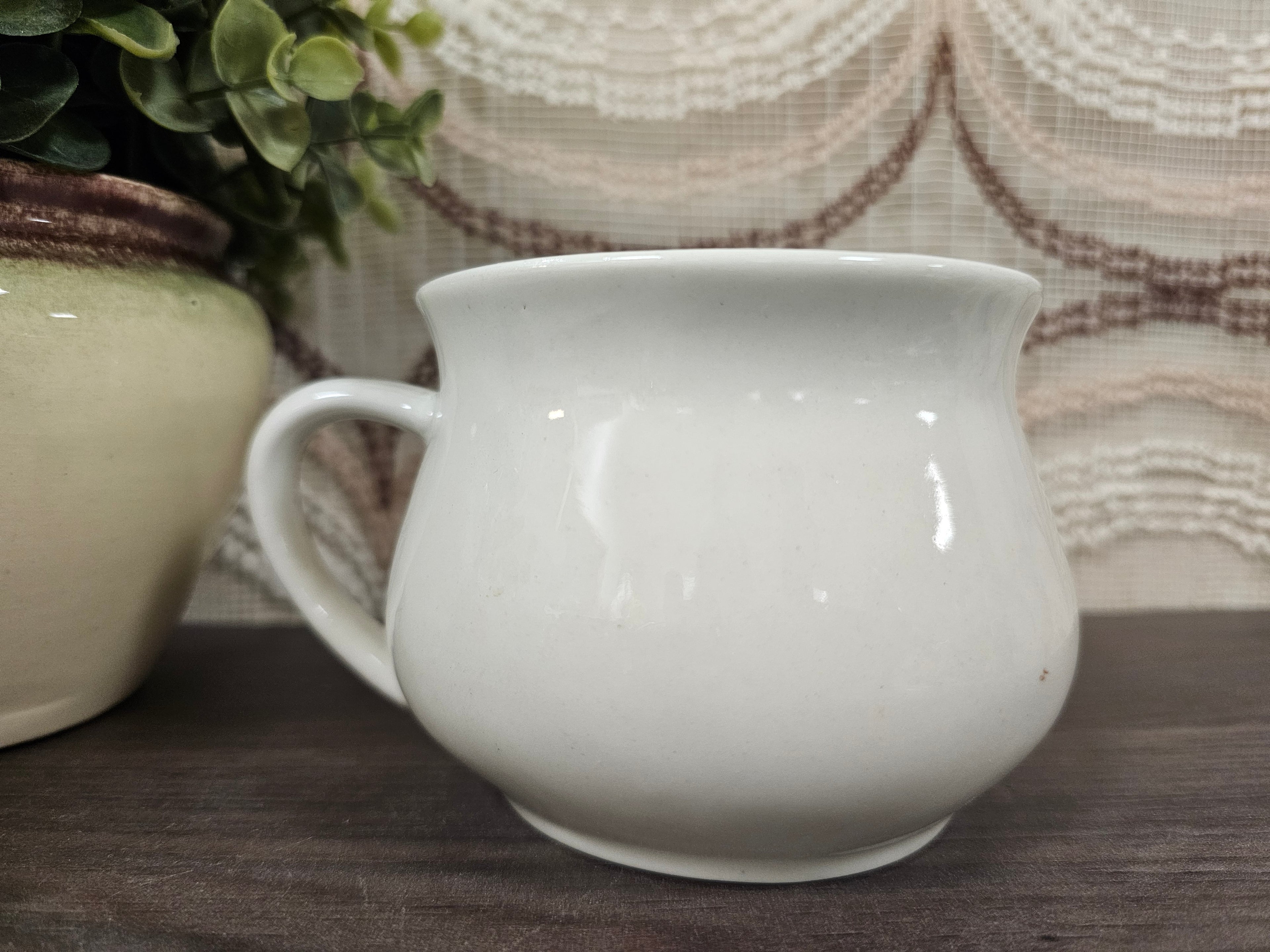 Vintage witte soepkom kippesoep