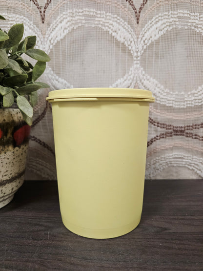 Tupperware trommel geel sterdeksel 15,5 x 11,5 cm