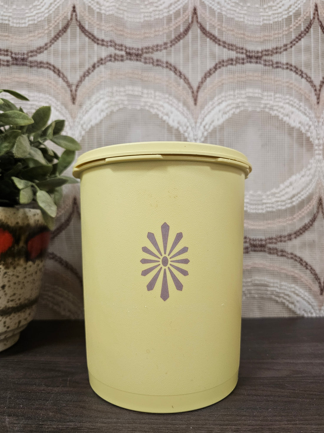 Tupperware trommel geel sterdeksel 17,5 x 14,5 cm