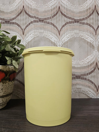 Tupperware trommel geel sterdeksel 17,5 x 14,5 cm