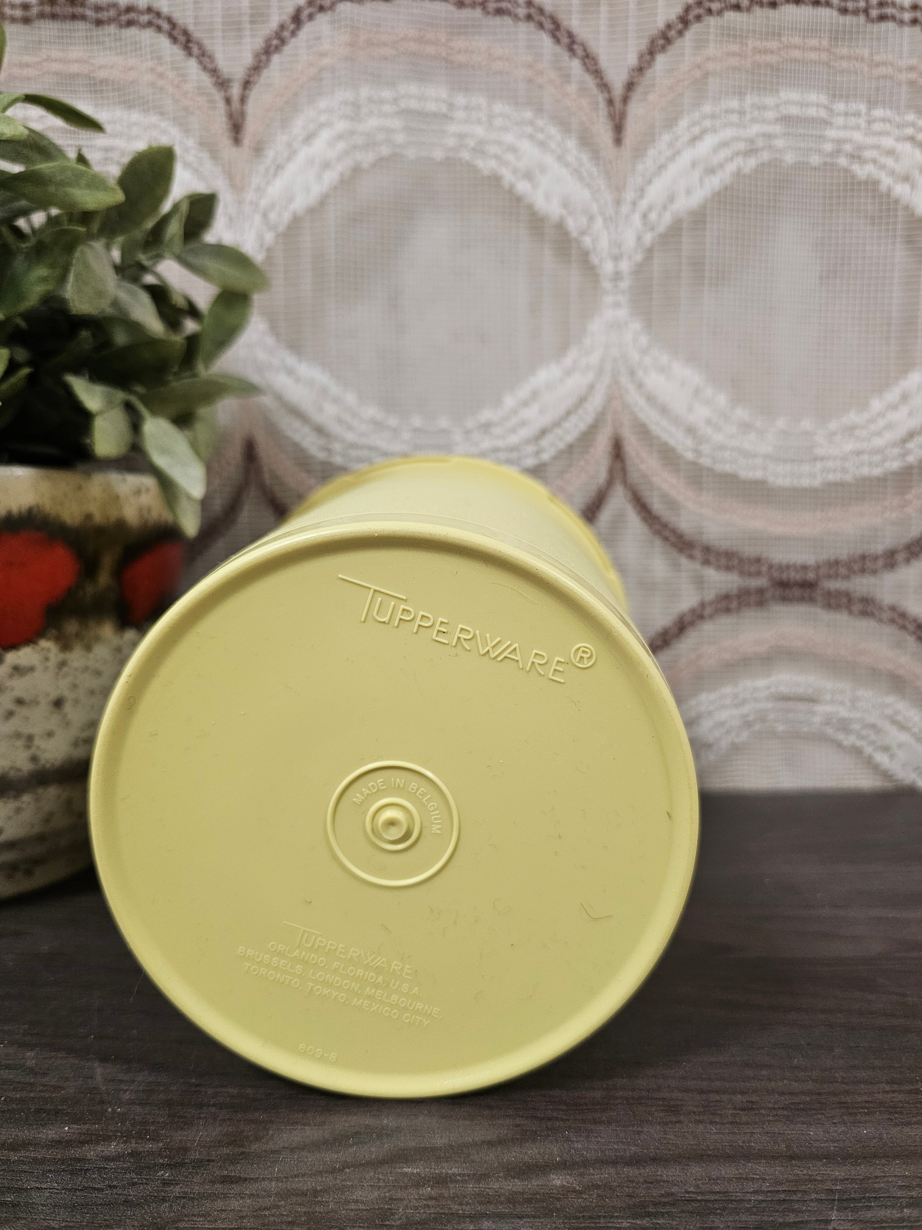 Tupperware trommel geel sterdeksel 17,5 x 14,5 cm