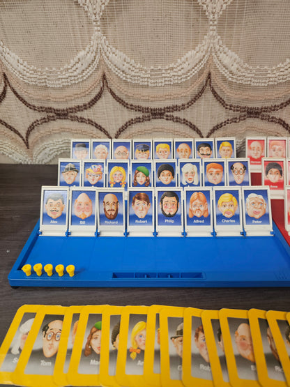 Wie is het? MB Spel jaren 80  vintage gezelschapsspel