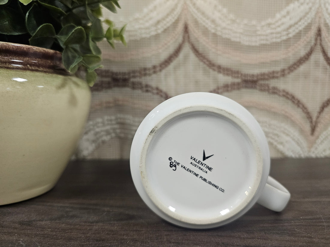 Sarah Kay koffiebeker wit keramiek met illustratie meisje aan bureau