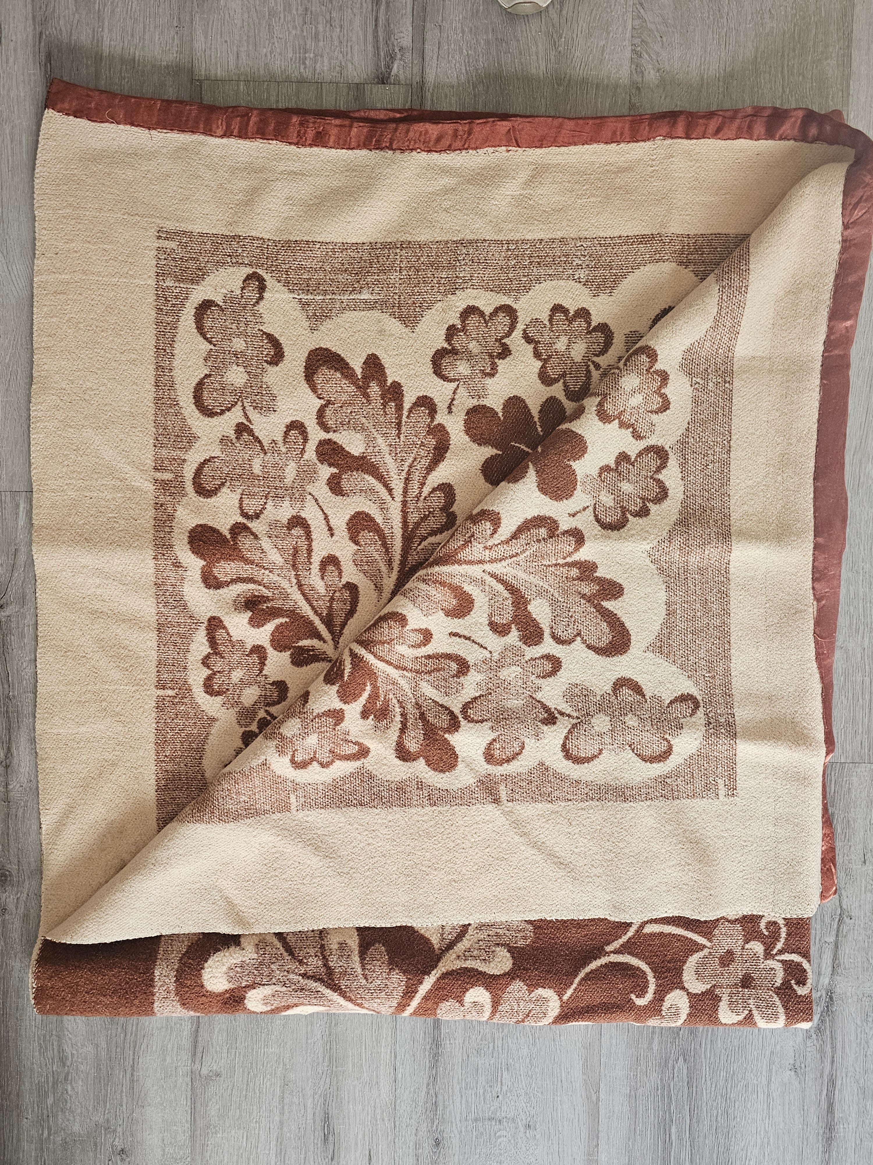 Dubbelzijdige vintage deken met bladmotief 194 x 167 cm