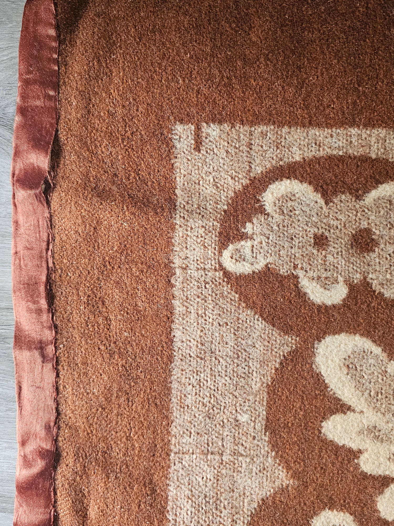 Dubbelzijdige vintage deken met bladmotief 194 x 167 cm