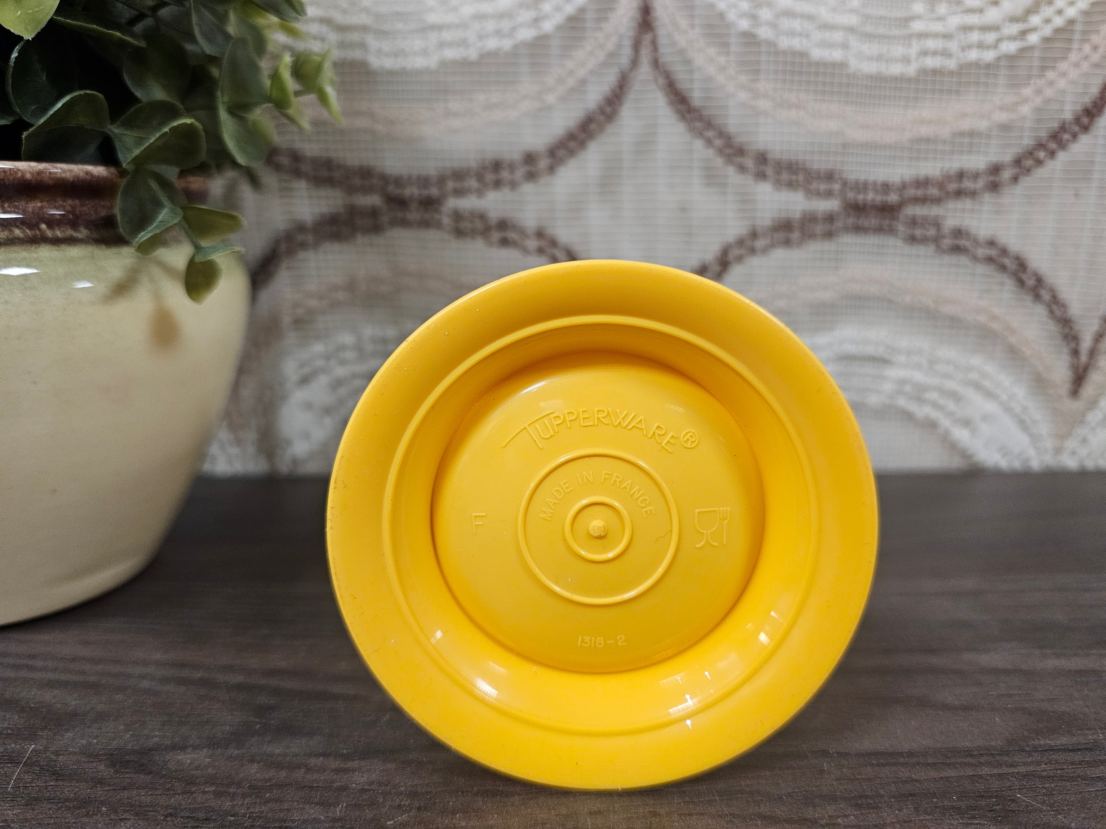 Oranje Tupperware kinderbeker met bloem en tuitdeksel