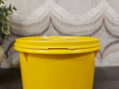 Tupperware bakje met deksel geel 10,5 x 13,5 cm