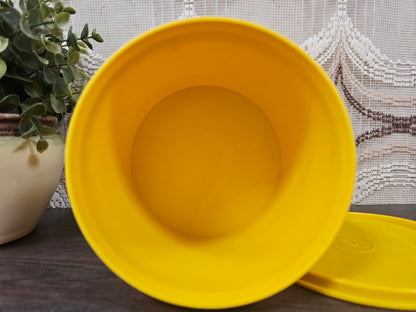 Tupperware bakje met deksel geel 10,5 x 13,5 cm