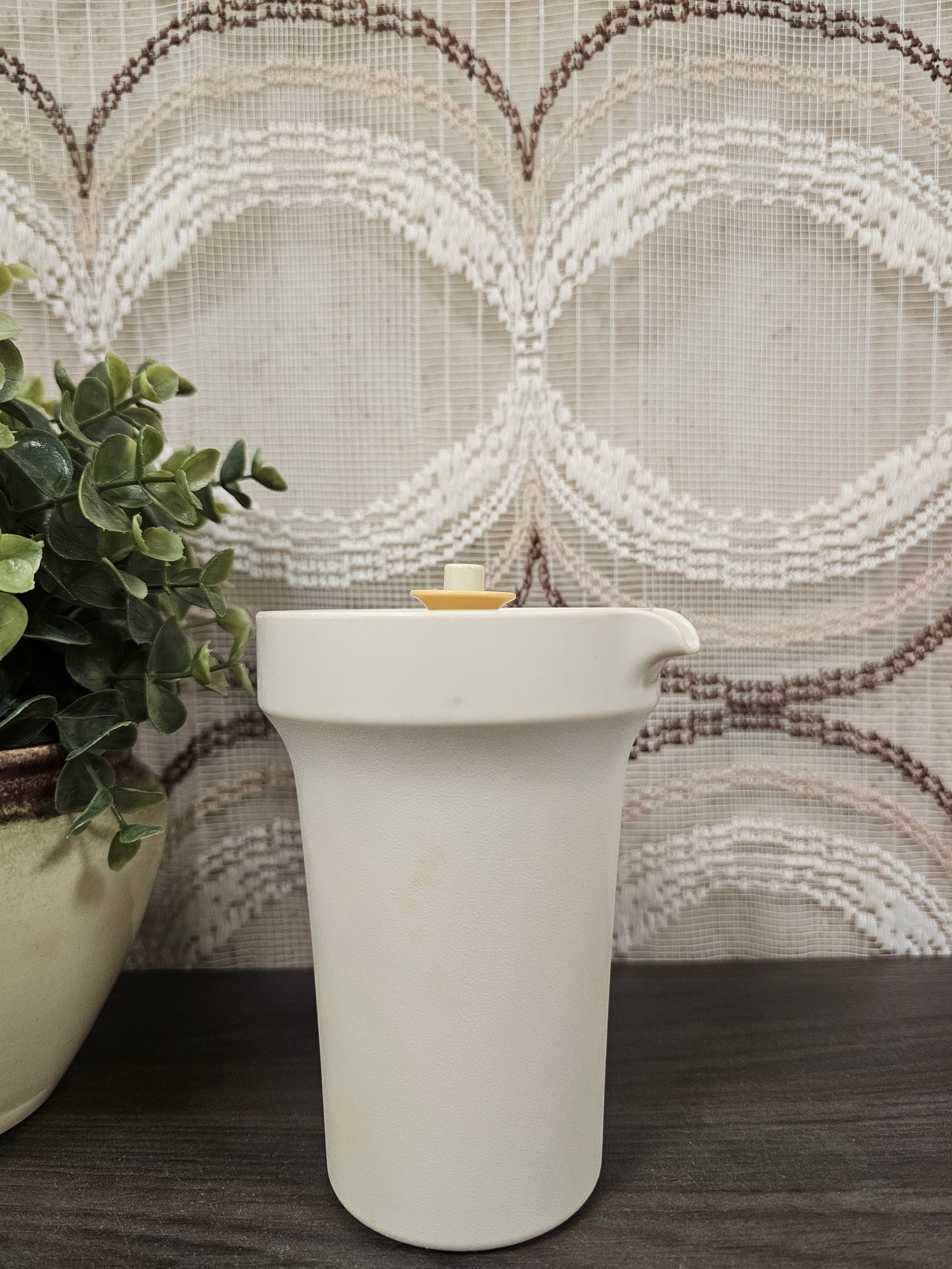 Tupperware kannetje cremekleur – 13,5 cm hoog