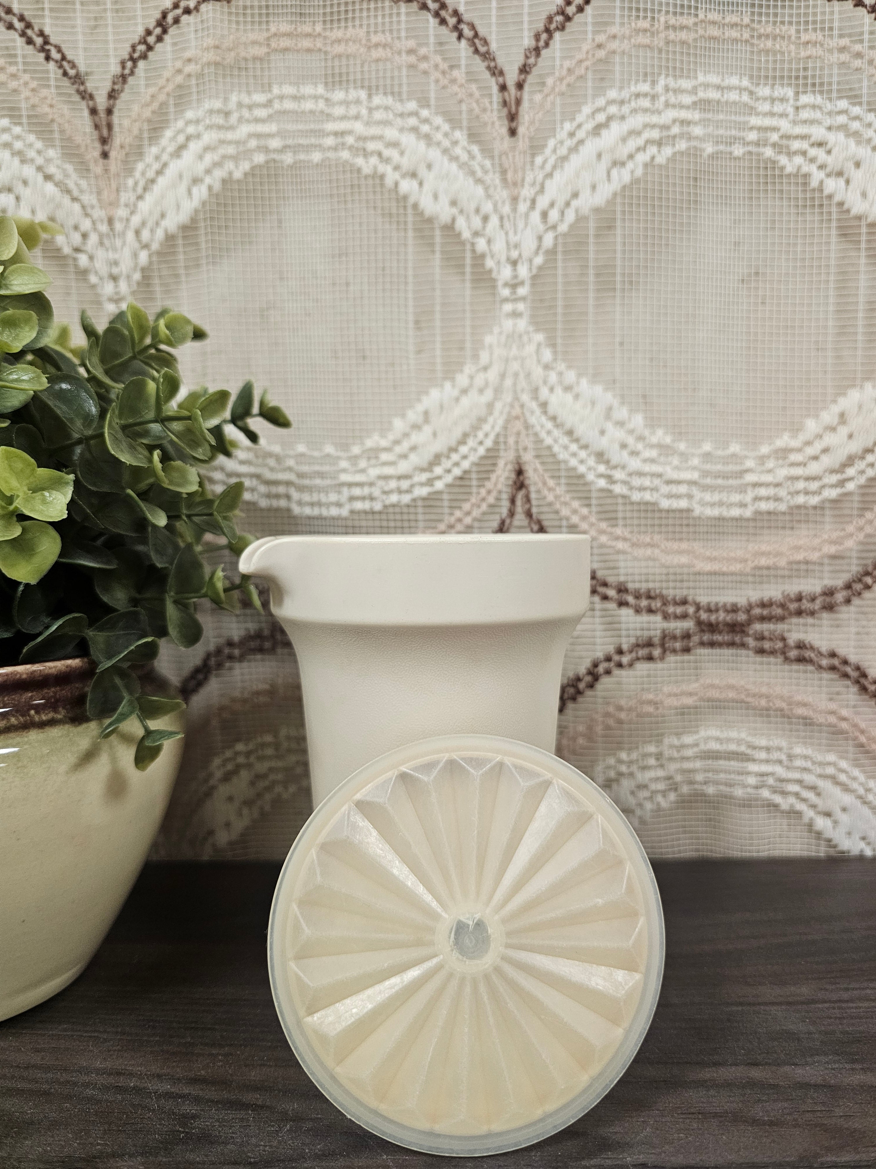 Tupperware kannetje cremekleur – 13,5 cm hoog