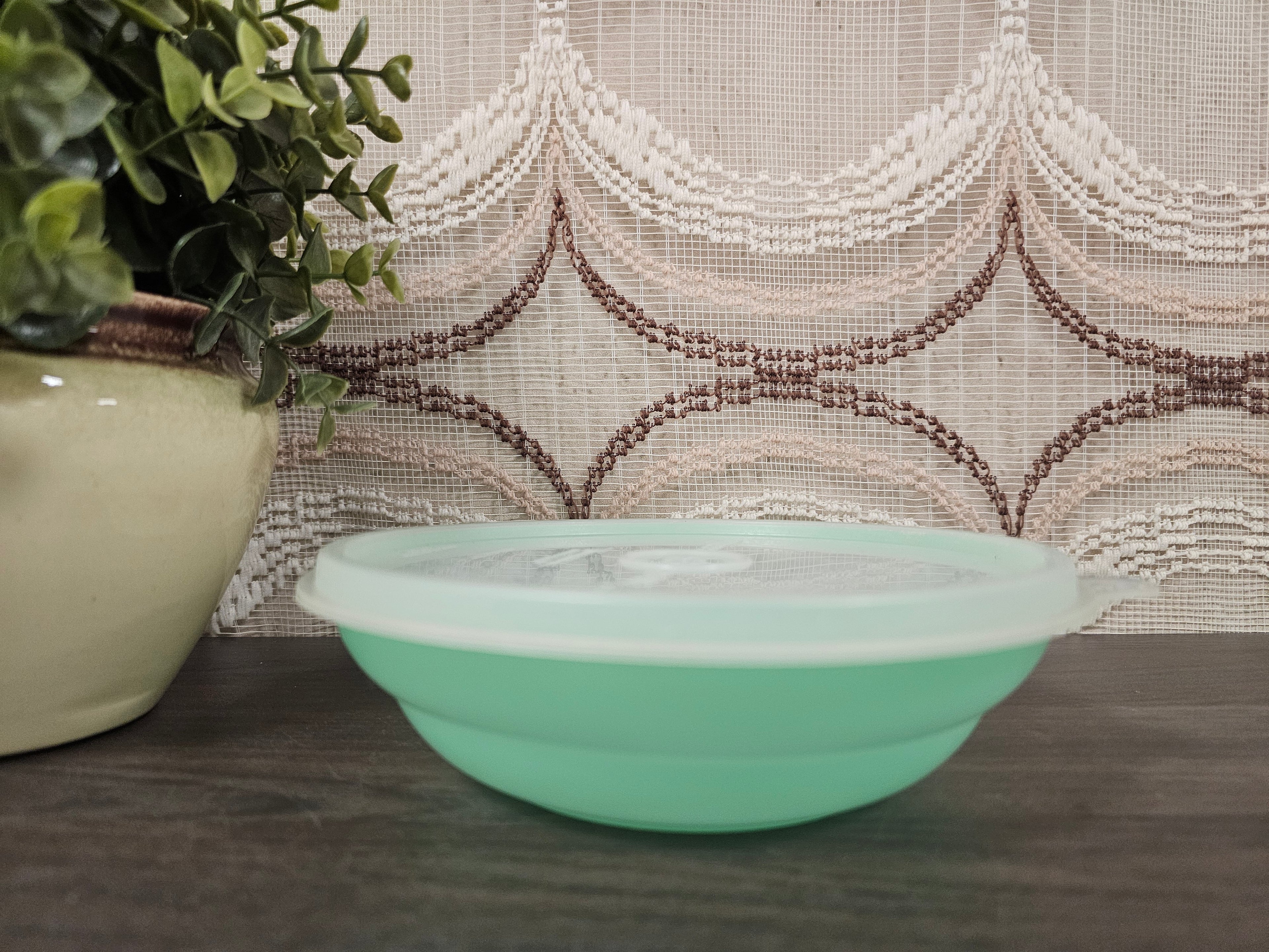 Tupperware pastel groen rond bakje met deksel