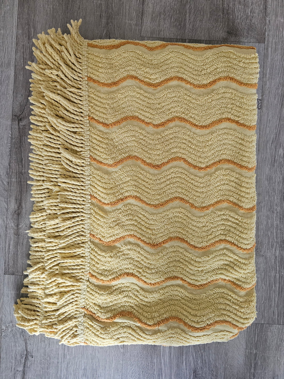 Vintage chenille sprei  zachtgeel met oranje streep 142 x 203 cm