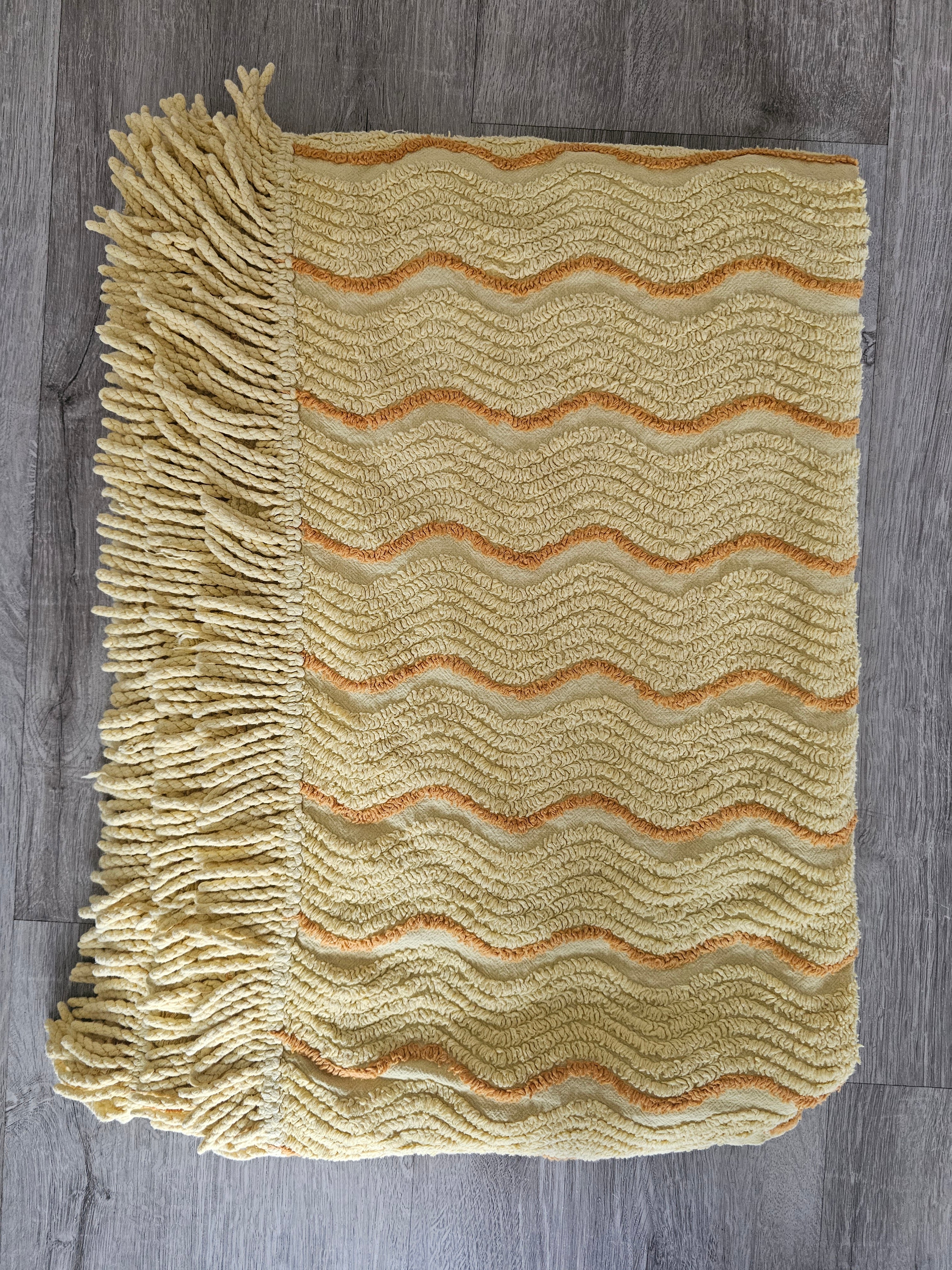 Vintage chenille sprei  zachtgeel met oranje streep 142 x 203 cm