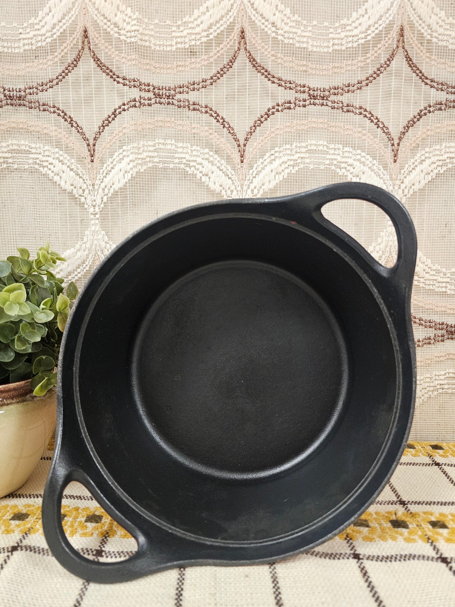 Hackman pan gietijzer rood emaille  25 cm met deksel