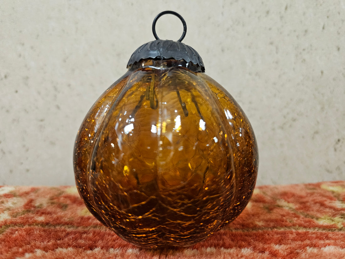 Glazen krakelee heksenballen kerstbal amberkleurig
