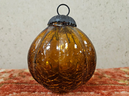 Glazen krakelee heksenballen kerstbal amberkleurig