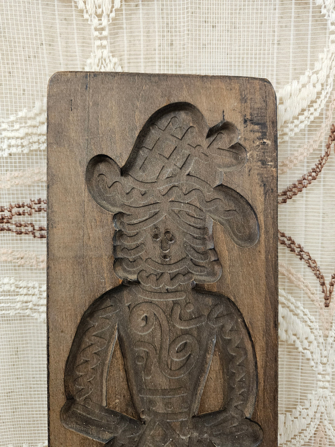 Grote speculaasplank vintage – hout 45,5 x 14,5 cm – figuur met hoed