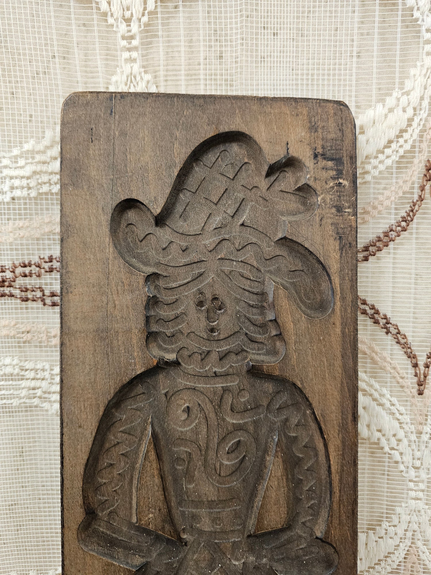 Grote speculaasplank vintage – hout 45,5 x 14,5 cm – figuur met hoed