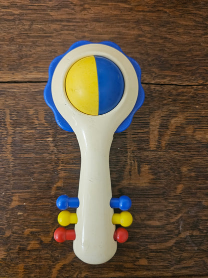 Ambi Toys rammelaar Handy Dandy – blauwe rand – jaren 80