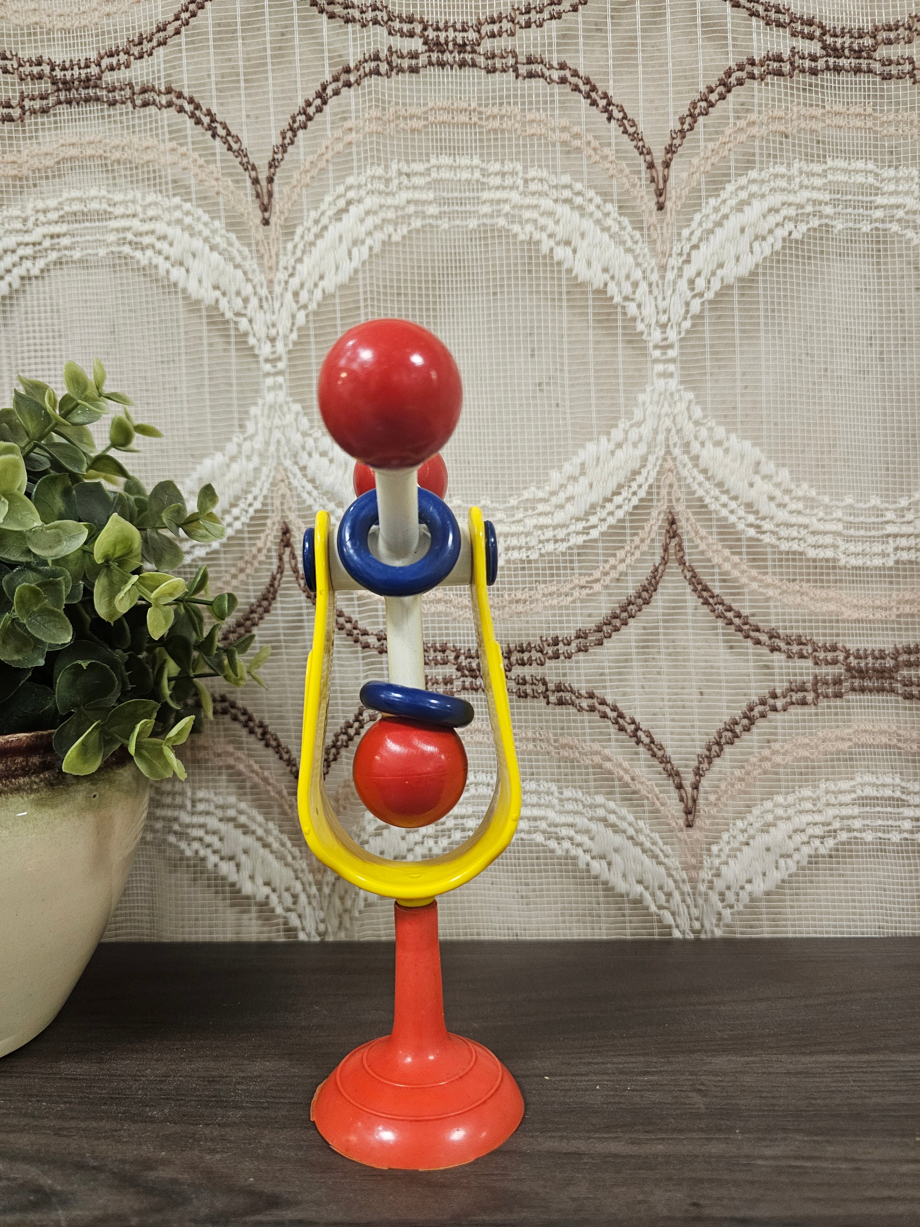 Ambi Toys Rota Rattle vintage draaibare rammelaar met zuignap