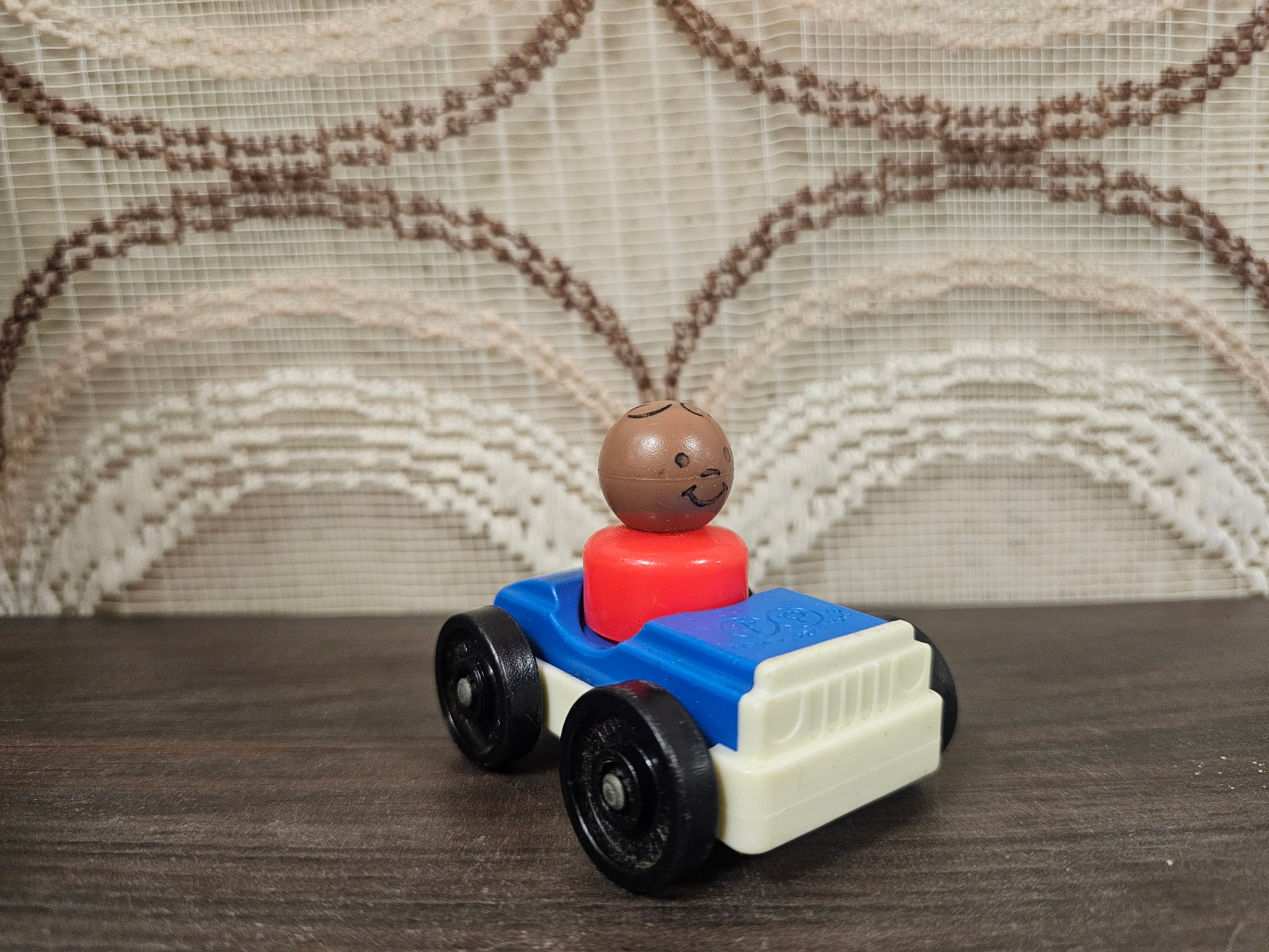 Fisher Price blauwe auto vintage poppetje jaren ’70