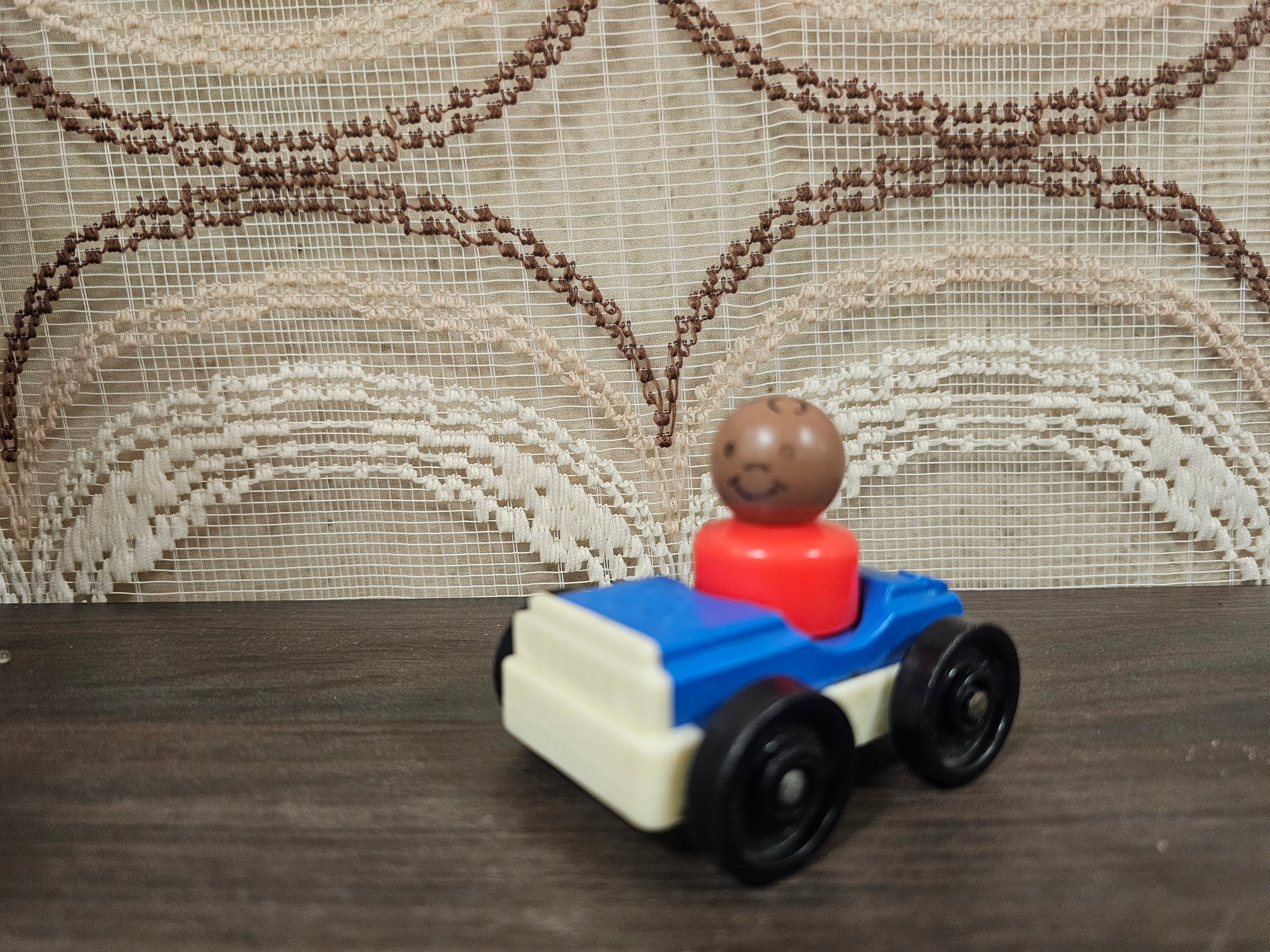 Fisher Price blauwe auto vintage poppetje jaren ’70