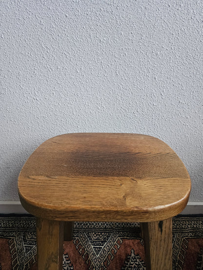 Brutalist houten kruk massief eiken bijzettafel