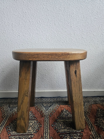 Brutalist houten kruk massief eiken bijzettafel