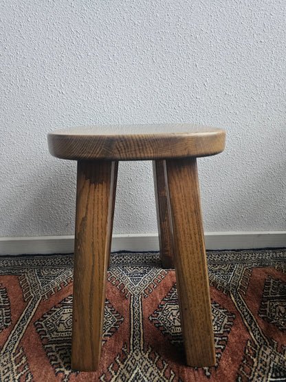 Brutalist houten kruk massief eiken bijzettafel