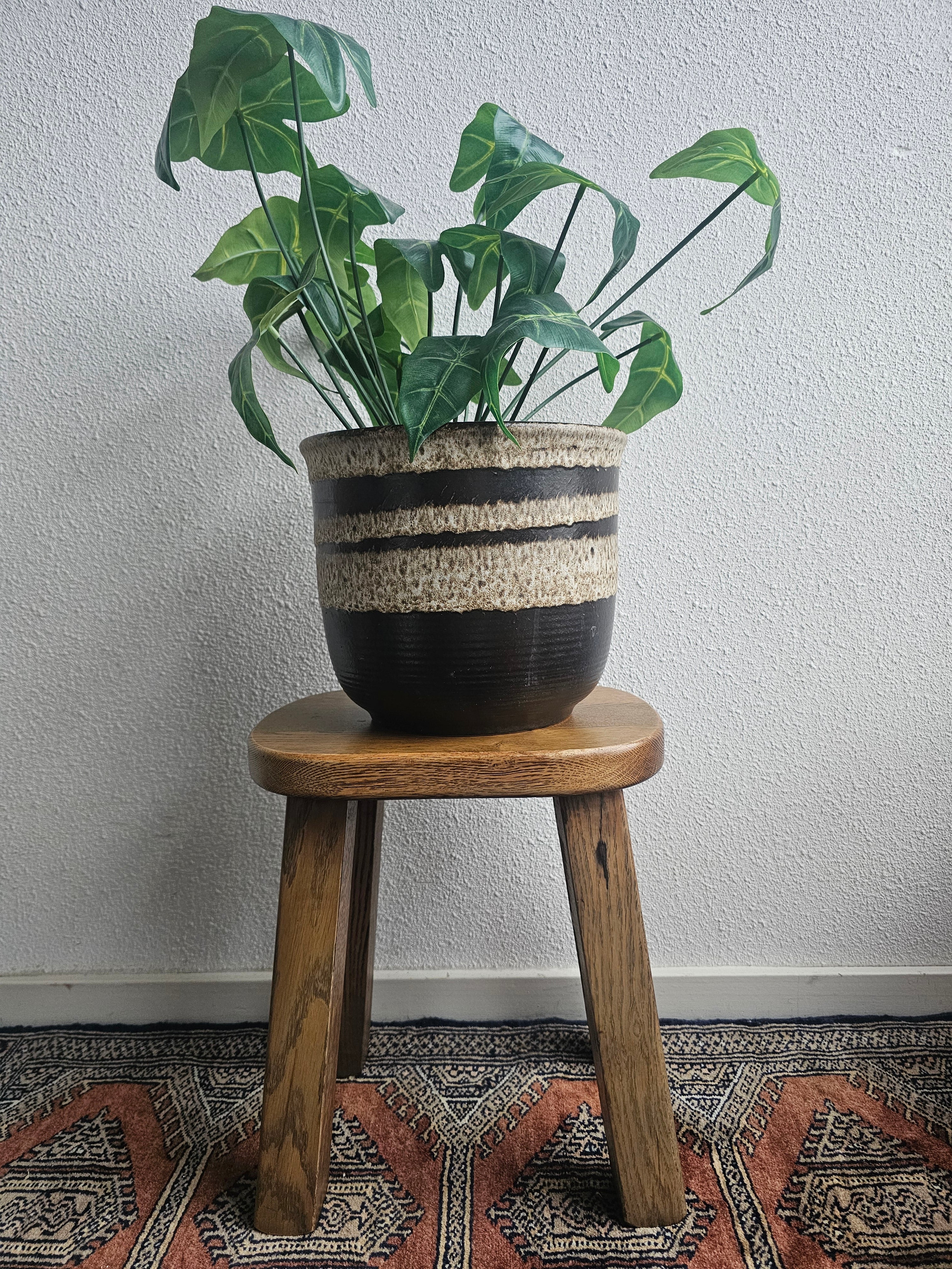 Brutalist houten kruk massief eiken bijzettafel