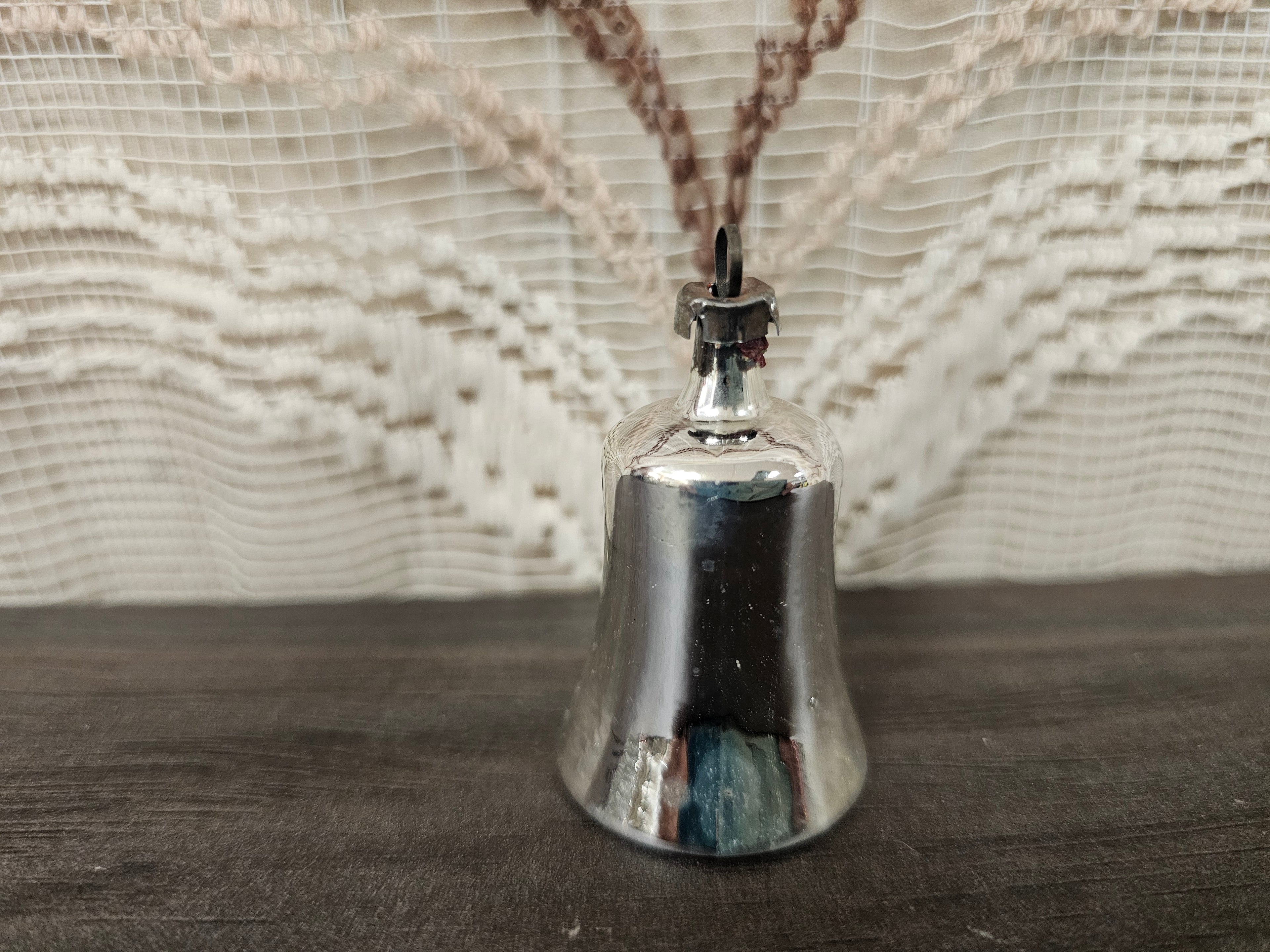 Vintage glazen kerstdecoratie bel zilver circa  5 cm