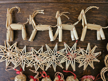 Zweedse kerstversiering van stro traditionele kerstdecoratie set