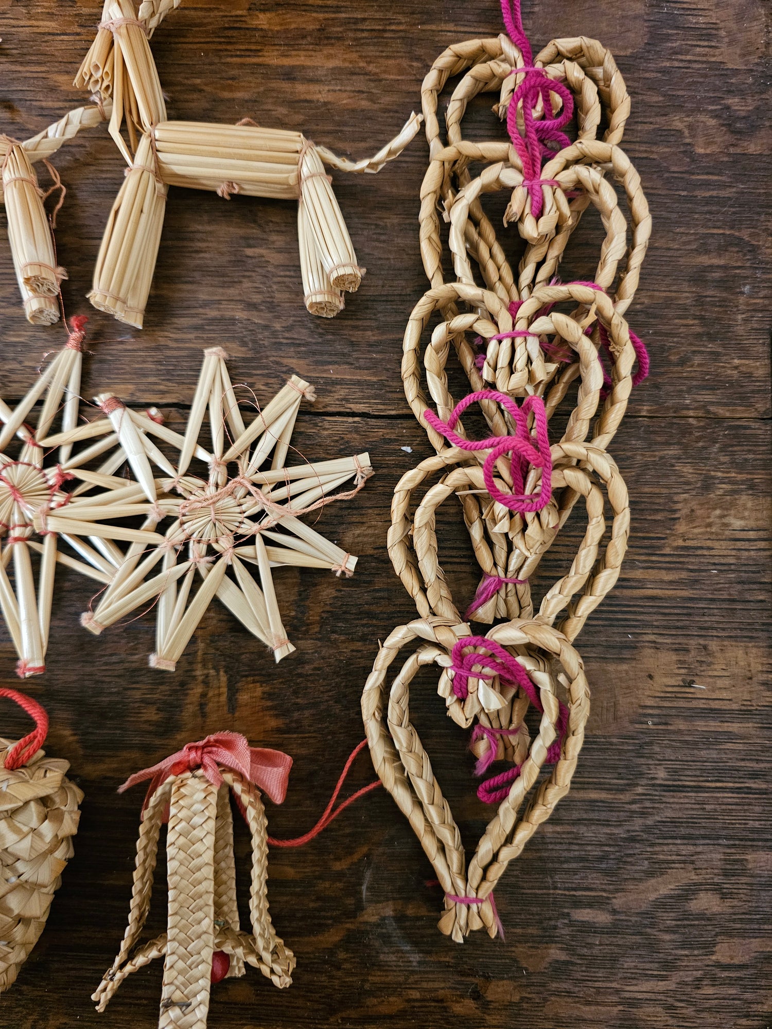 Zweedse kerstversiering van stro traditionele kerstdecoratie set