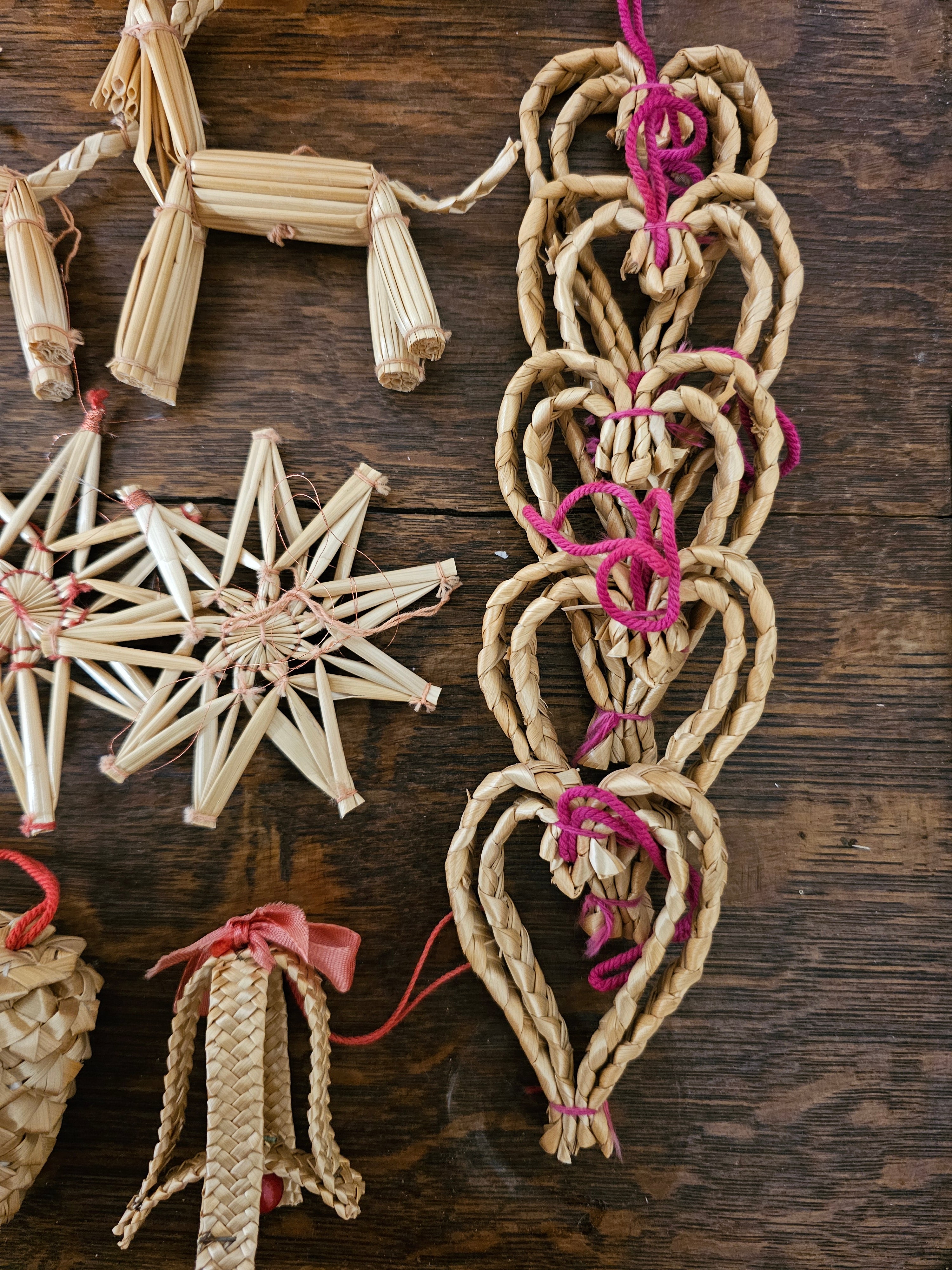 Zweedse kerstversiering van stro traditionele kerstdecoratie set