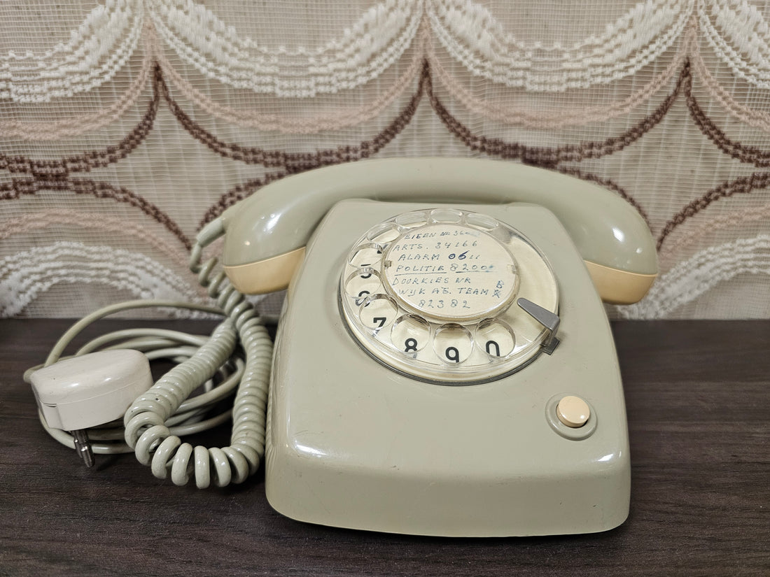 Vintage PTT T65 telefoon met draaischijf
