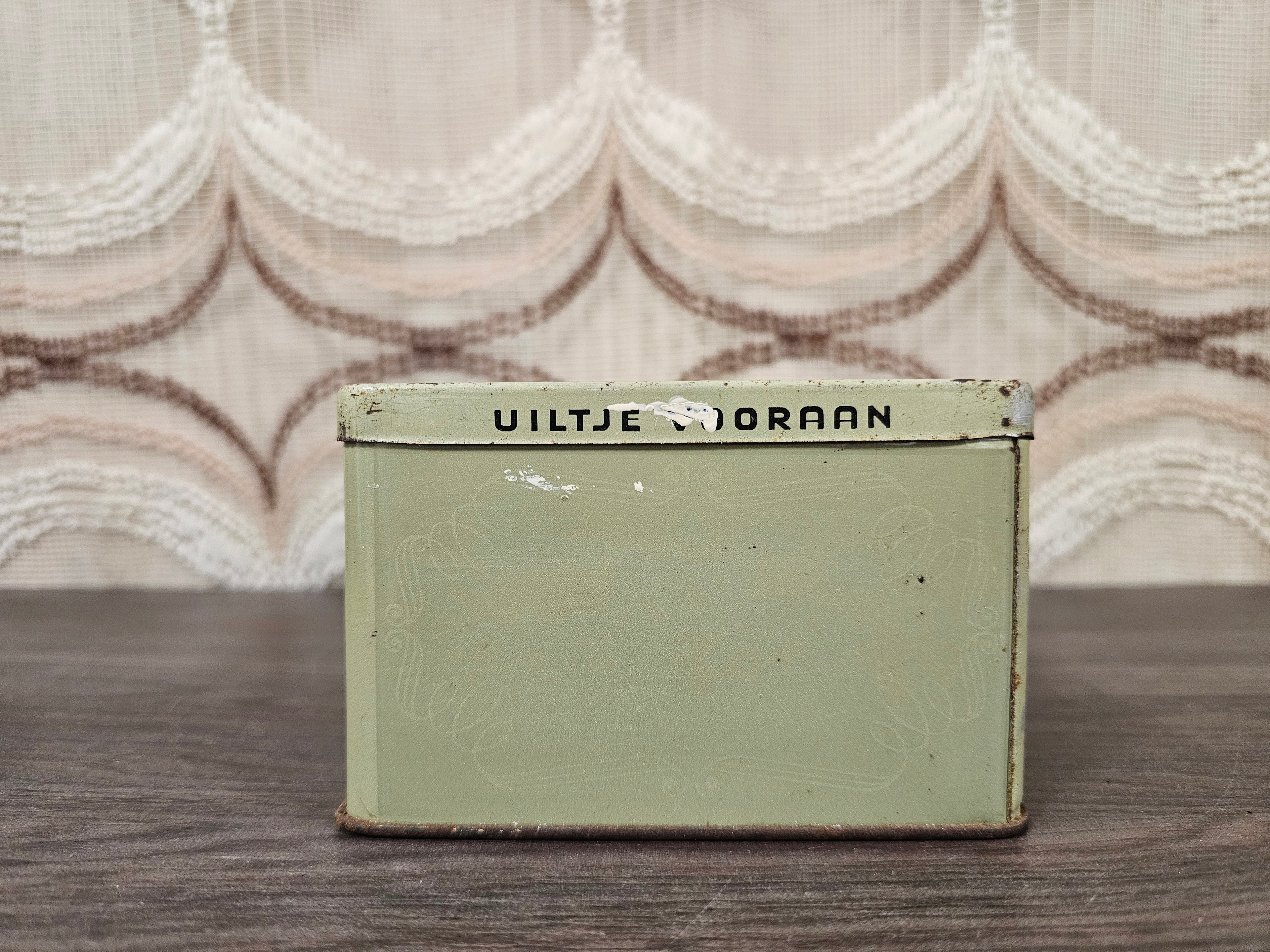 Vintage Uiltje sigarenblik Vooraan met rode opdruk 23,5 cm