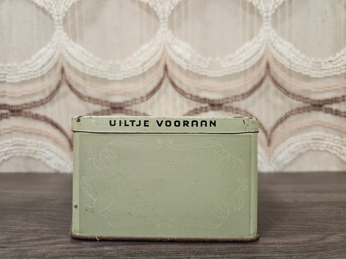 Vintage Uiltje sigarenblik Vooraan met rode opdruk 23,5 cm