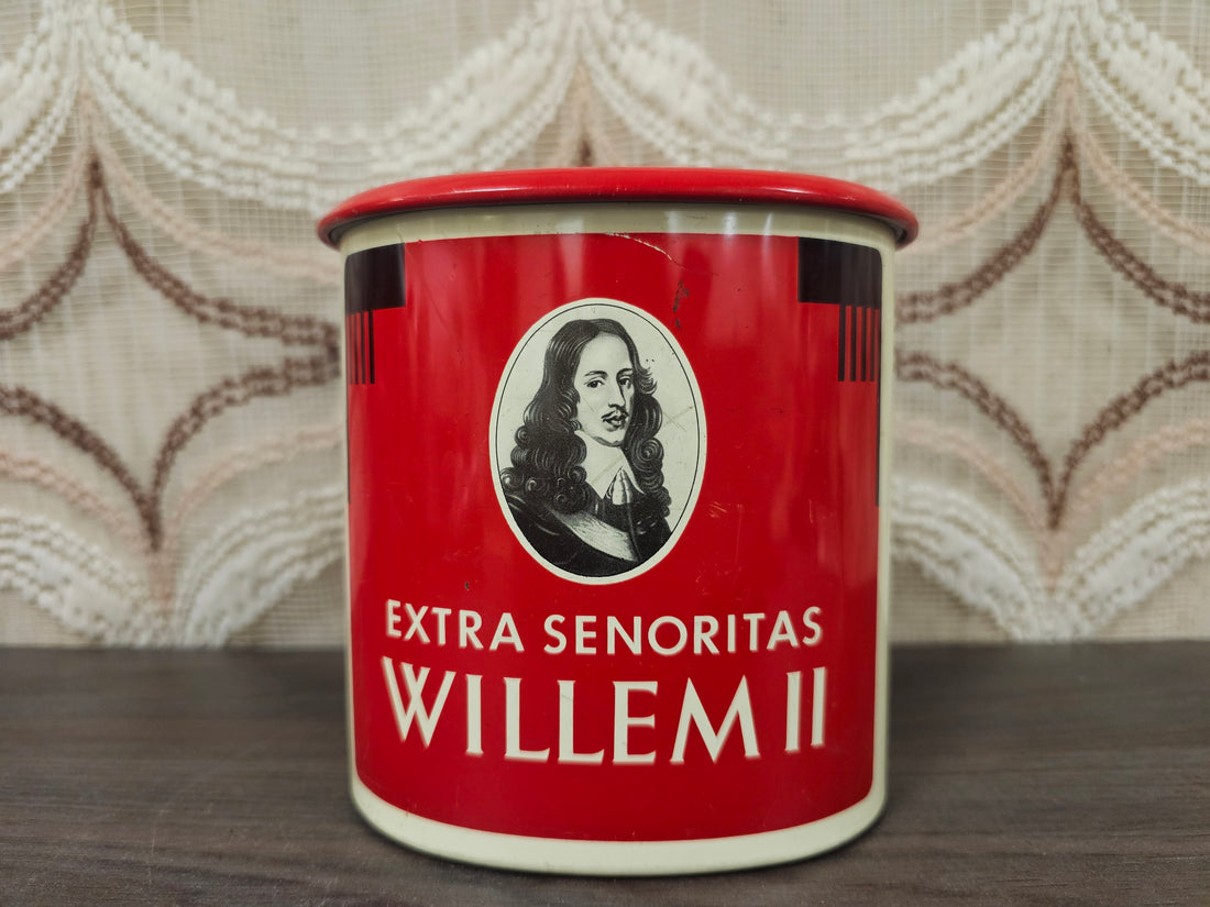 Willem II vintage sigarenblik rood met portret