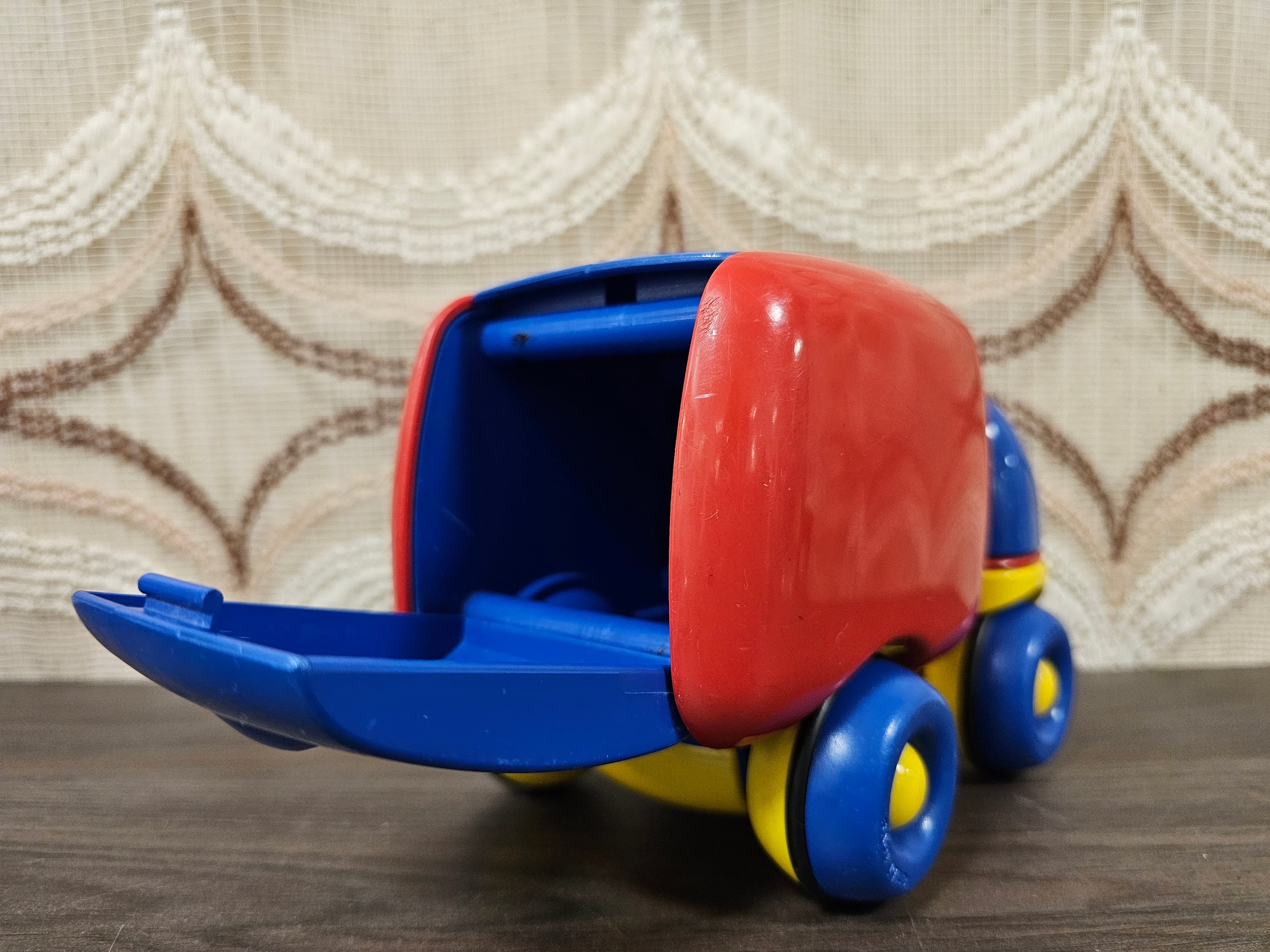 Vintage Ambi Toys vrachtwagen met laadklep