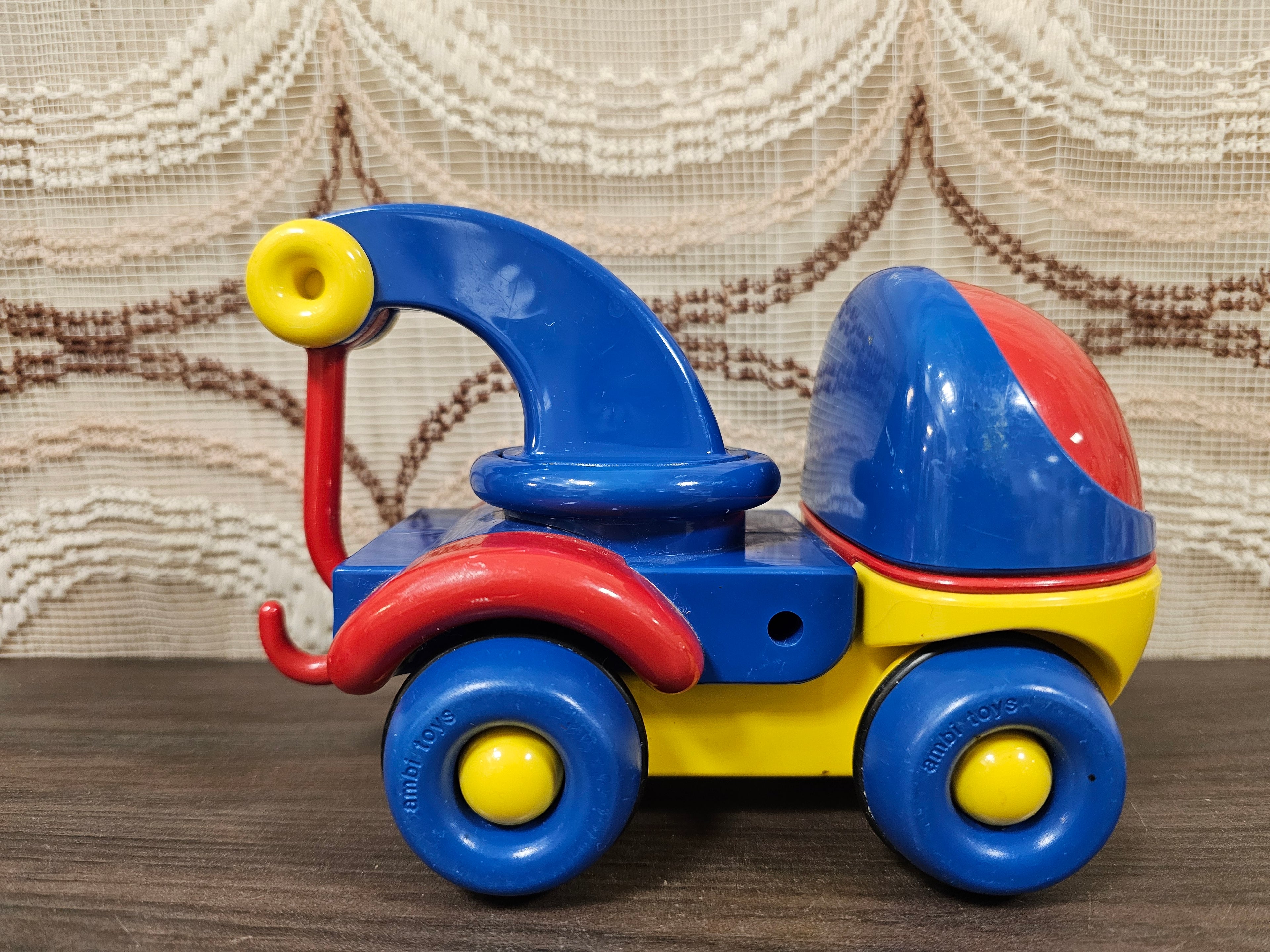 Vintage Ambi Toys takelwagen rood/blauw/geel met haak
