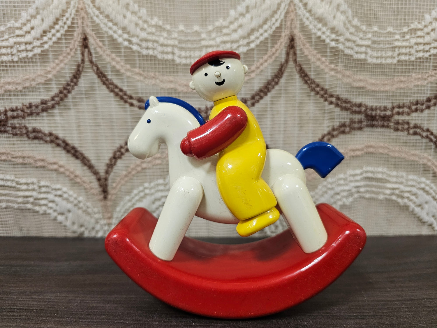 Ambi Toys hobbelpaard rocky jocky geel