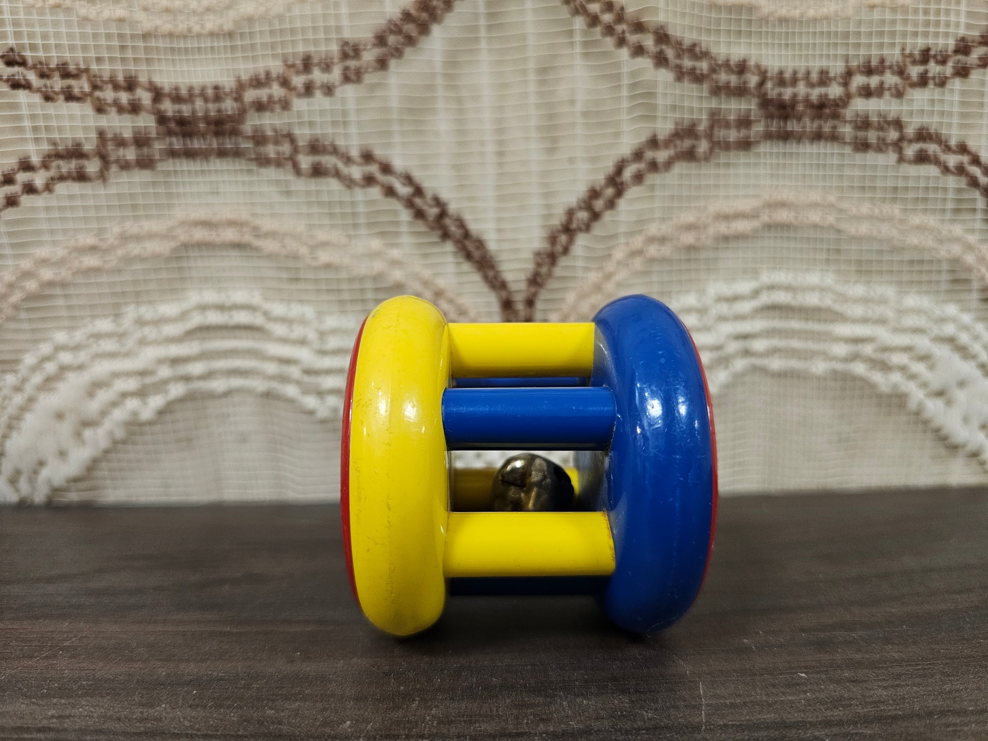 Ambi Toys bell roller rammelaar